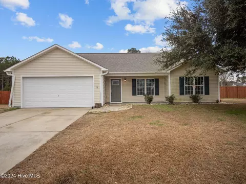 212 Cherry Blossom Dr, Richlands, NC 28574