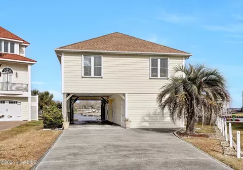 7120 7th St, Surf City, NC 28445