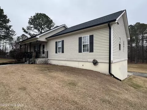 207 Jordan Bluff Dr, Pikeville, NC 27863