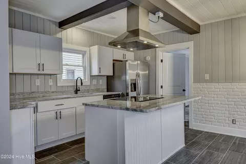 608 Hunter St, Elizabeth City, NC 27909