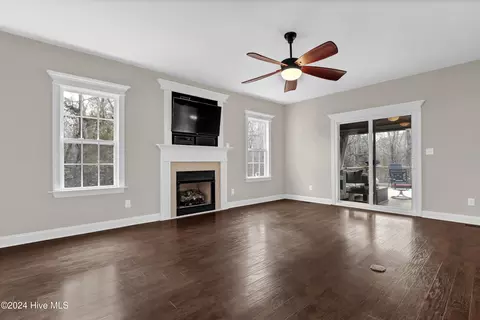 Living - 516 N Line Dr, Hampstead, NC 28443 photo 1 of 1