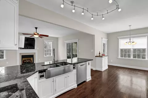 Kitchen - 516 N Line Dr, Hampstead, NC 28443 photo 5 of 5