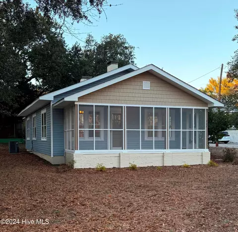 Exterior - 902 Rice St, Hamlet, NC 28345 photo 5 of 12