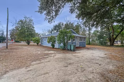 Exterior - 902 Rice St, Hamlet, NC 28345 photo 8 of 12