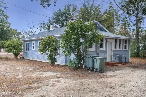 Exterior - 902 Rice St, Hamlet, NC 28345 photo 7 of 12