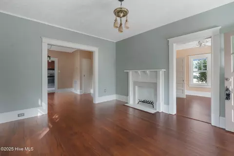 Living - 902 Rice St, Hamlet, NC 28345 photo 2 of 3