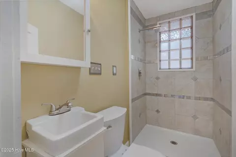 Bath - 902 Rice St, Hamlet, NC 28345 photo 1 of 3