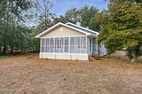 Exterior - 902 Rice St, Hamlet, NC 28345 photo 6 of 12