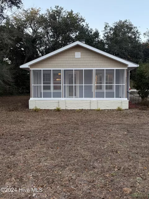 Exterior - 902 Rice St, Hamlet, NC 28345 photo 4 of 12