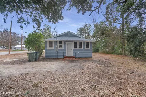 Exterior - 902 Rice St, Hamlet, NC 28345 photo 10 of 12