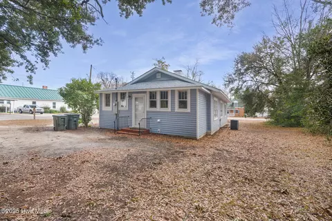 Exterior - 902 Rice St, Hamlet, NC 28345 photo 11 of 12