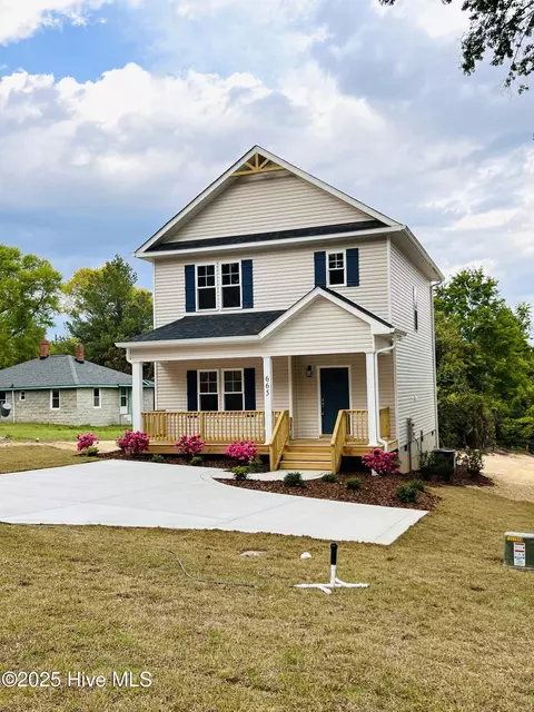 665 W Iowa Ave, Southern Pines, NC 28387