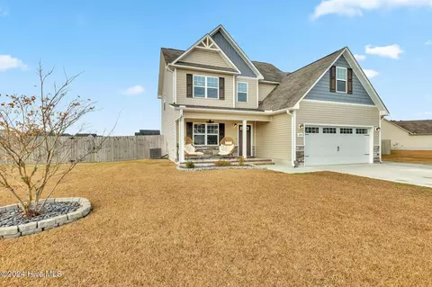204 Trophy Ridge Dr, Richlands, NC 28574