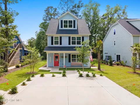 1163 N Caswell Ave, Southport, NC 28461