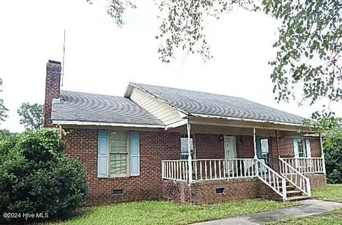303 S Main St, Walstonburg, NC 27888