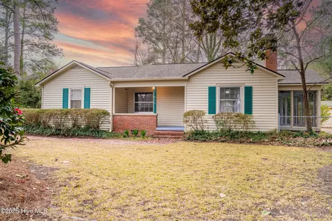 910 W Highland Ave, Kinston, NC 28501