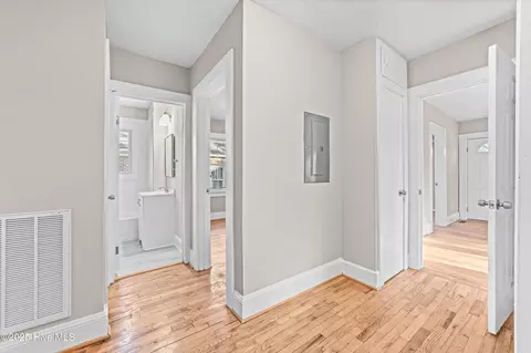 Entry Way - 117 Reddick St, Williamston, NC 27892 photo 2 of 3