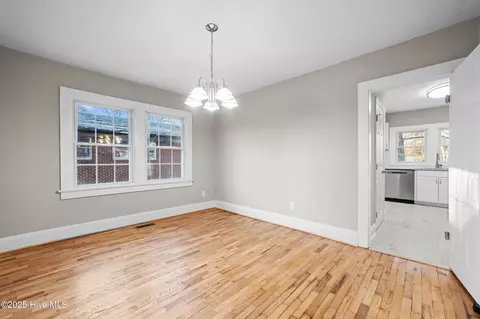 Dining - 117 Reddick St, Williamston, NC 27892 photo 1 of 2