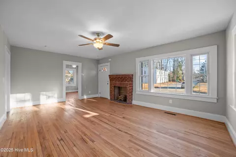 Living - 117 Reddick St, Williamston, NC 27892 photo 4 of 5