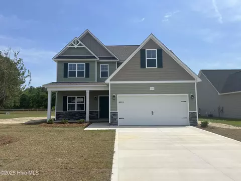521 Orchard Creek Dr, Richlands, NC 28574