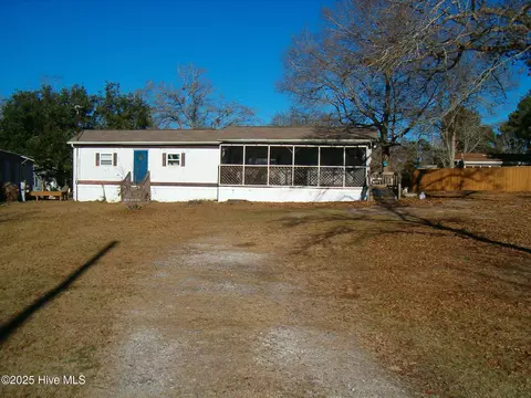 751 Driftwood Dr, Hampstead, NC 28443