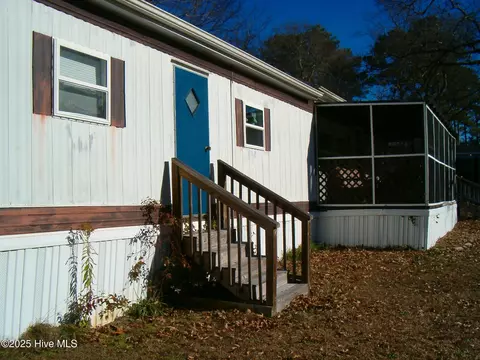 751 Driftwood Dr, Hampstead, NC 28443 photo 2
