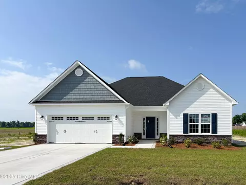 504 E Black Water Ln, Maysville, NC 28555