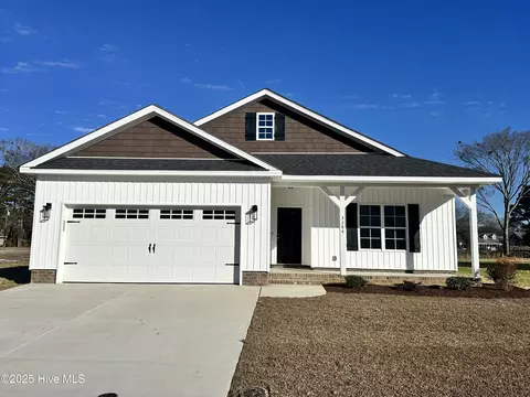 3284 School View Dr, Farmville, NC 27828