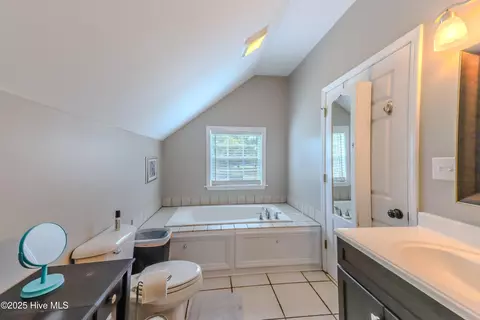 Bath - 413 E Murphy St, Wallace, NC 28466 photo 1 of 4