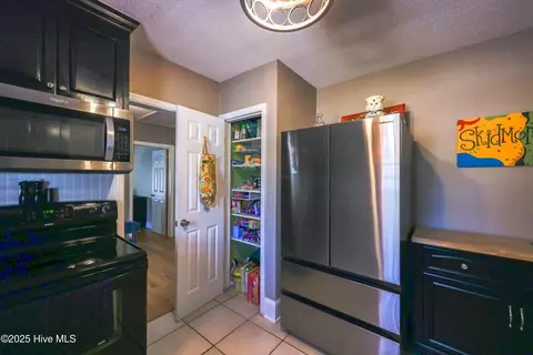 Kitchen - 413 E Murphy St, Wallace, NC 28466 photo 2 of 3