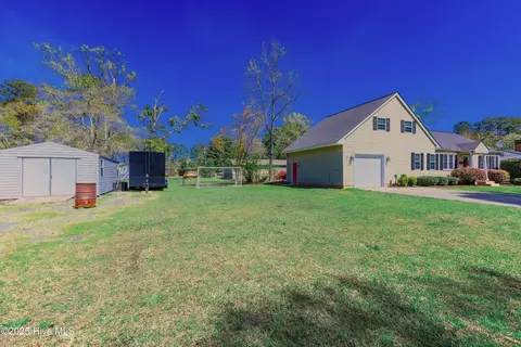 Exterior - 413 E Murphy St, Wallace, NC 28466 photo 4 of 5