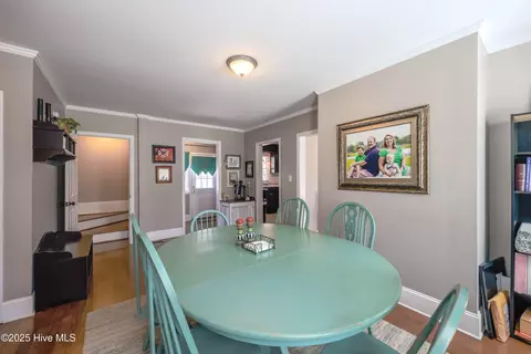 Dining - 413 E Murphy St, Wallace, NC 28466 photo 2 of 2