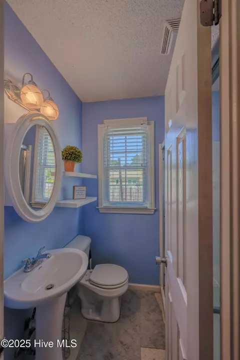 Bath - 413 E Murphy St, Wallace, NC 28466 photo 3 of 4