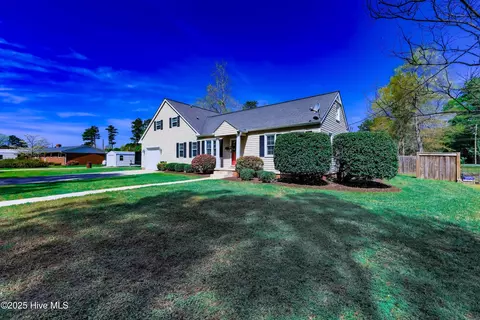 413 E Murphy St, Wallace, NC 28466