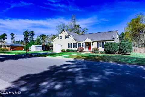 Exterior - 413 E Murphy St, Wallace, NC 28466 photo 1 of 5
