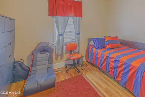 Bedroom - 413 E Murphy St, Wallace, NC 28466 photo 5 of 6