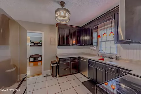 Kitchen - 413 E Murphy St, Wallace, NC 28466 photo 3 of 3