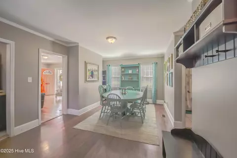 Dining - 413 E Murphy St, Wallace, NC 28466 photo 1 of 2
