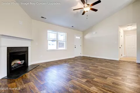 Living - 420 Windermere Rd, Hubert, NC 28539 photo 2 of 2