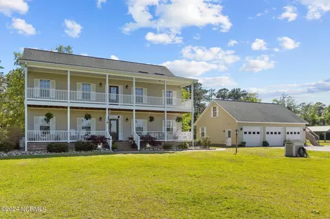 135 Vashti Dr, Morehead City, NC 28557