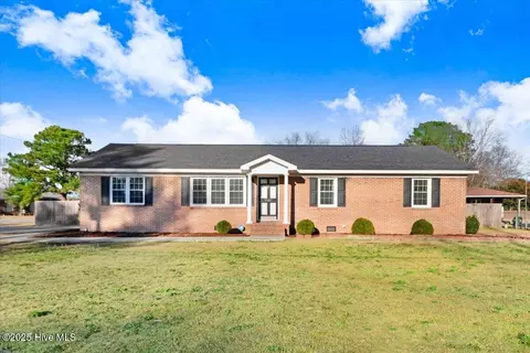 2157 Crescent Dr, Kinston, NC 28504