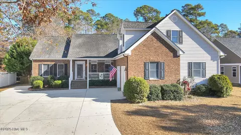 110 White Swan Way, Swansboro, NC 28584