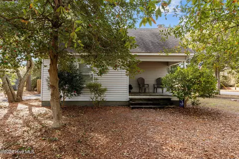 Exterior - 125 Woods Rd, Pinehurst, NC 28374 photo 2 of 11