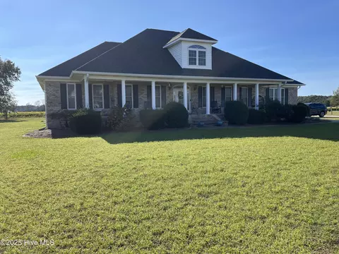 203 Edgerton Farm Dr, Pikeville, NC 27863