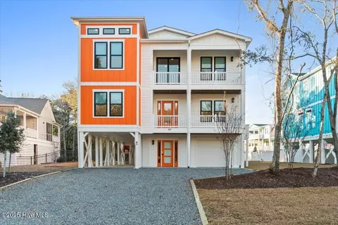 99 SE 67th St, Oak Island, NC 28465