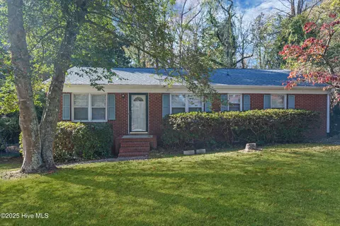 2405 Jefferson Dr, Greenville, NC 27858