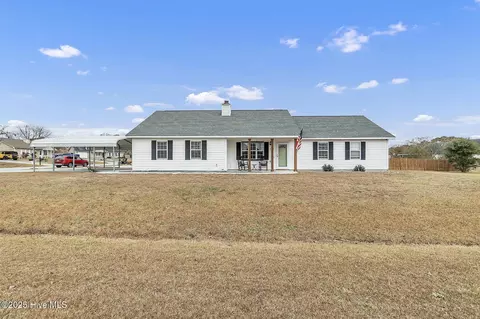210 Joey Ct, Hubert, NC 28539