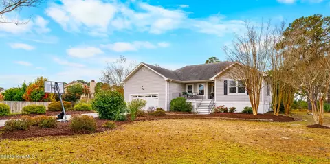 8416 Lakeview Dr, Wilmington, NC 28412