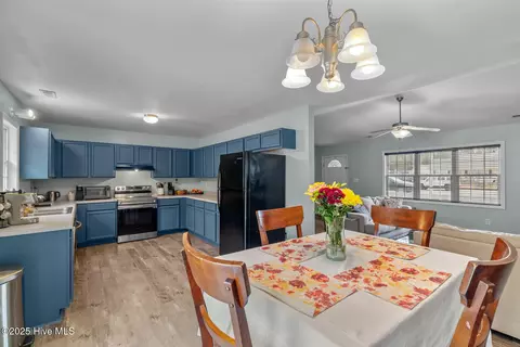 Dining - 118 Byrum Run, Hubert, NC 28539 photo 4 of 4