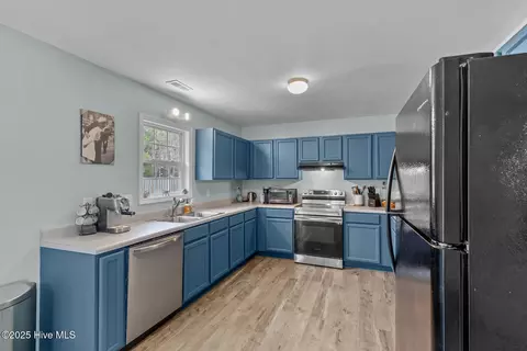 Kitchen - 118 Byrum Run, Hubert, NC 28539 photo 3 of 3